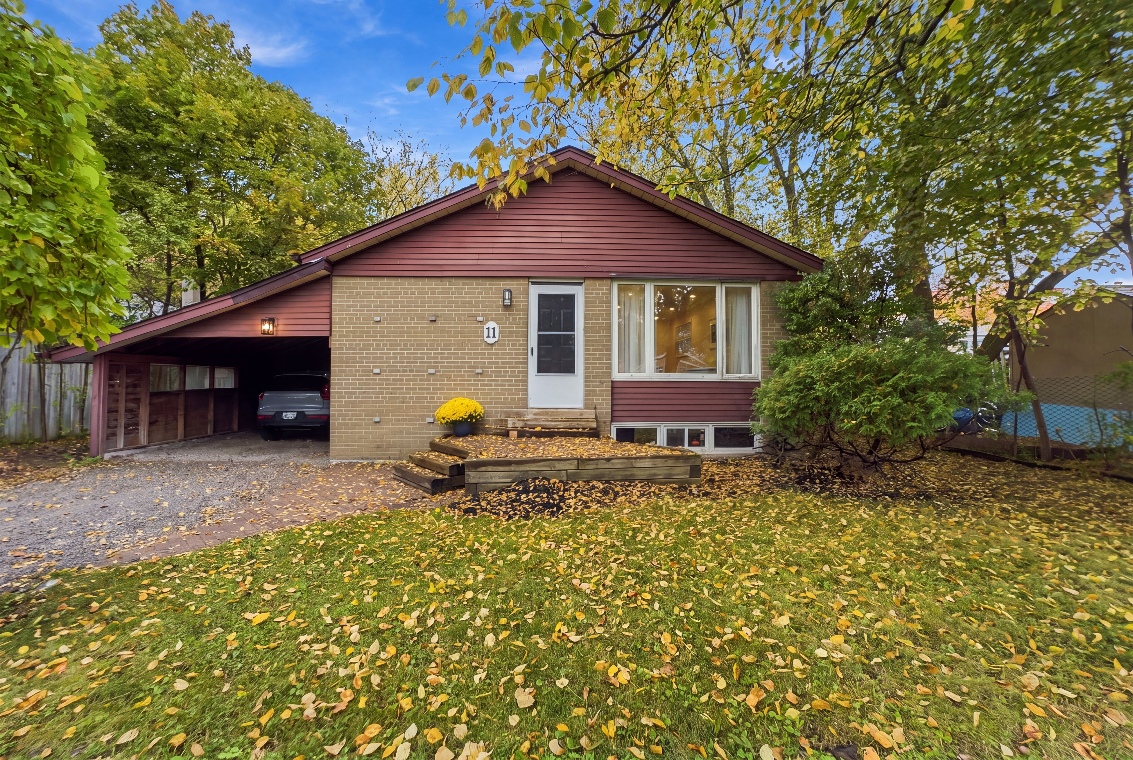 11 Davidson Rd, Aurora