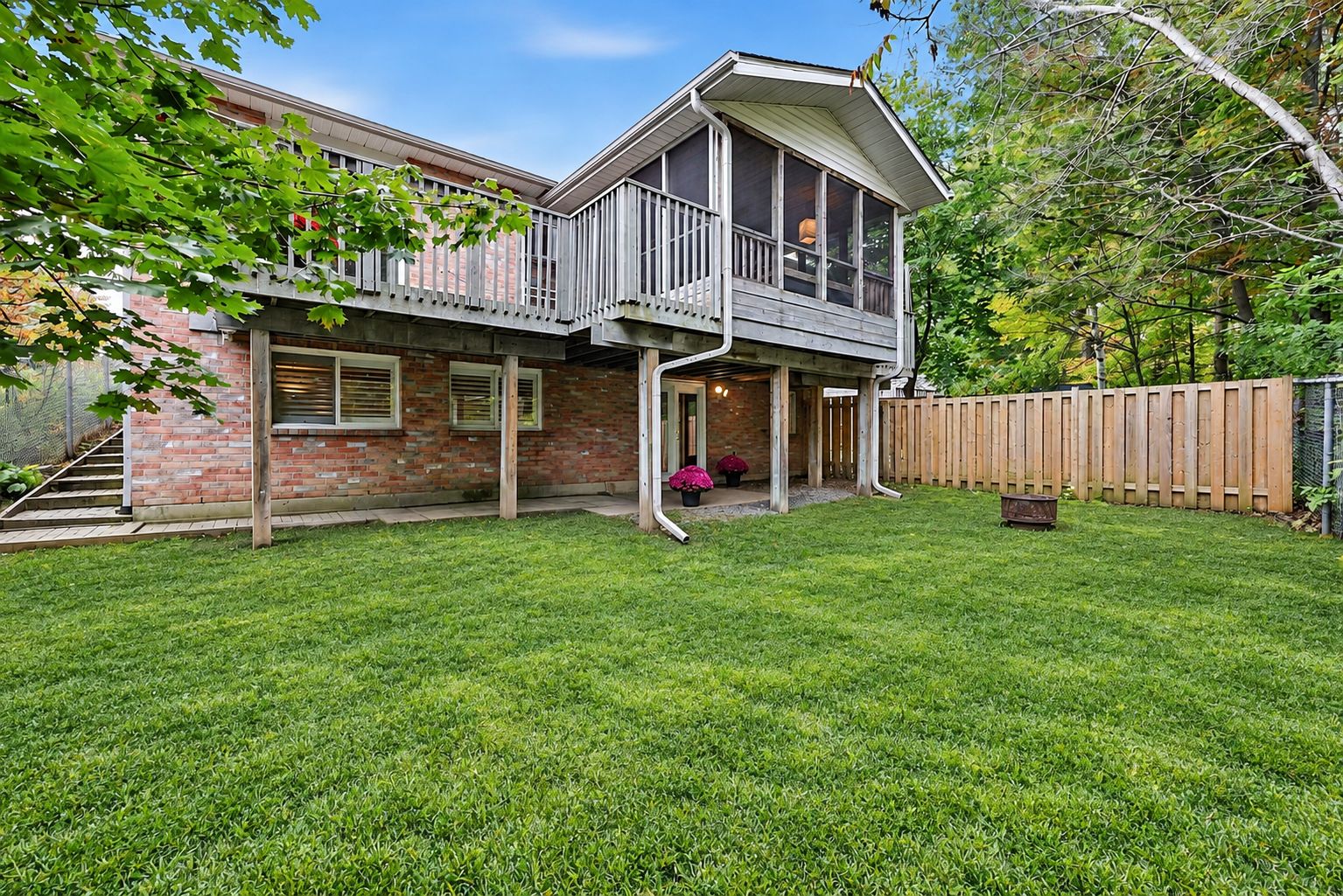 Freshly manicured backyard lawn-2